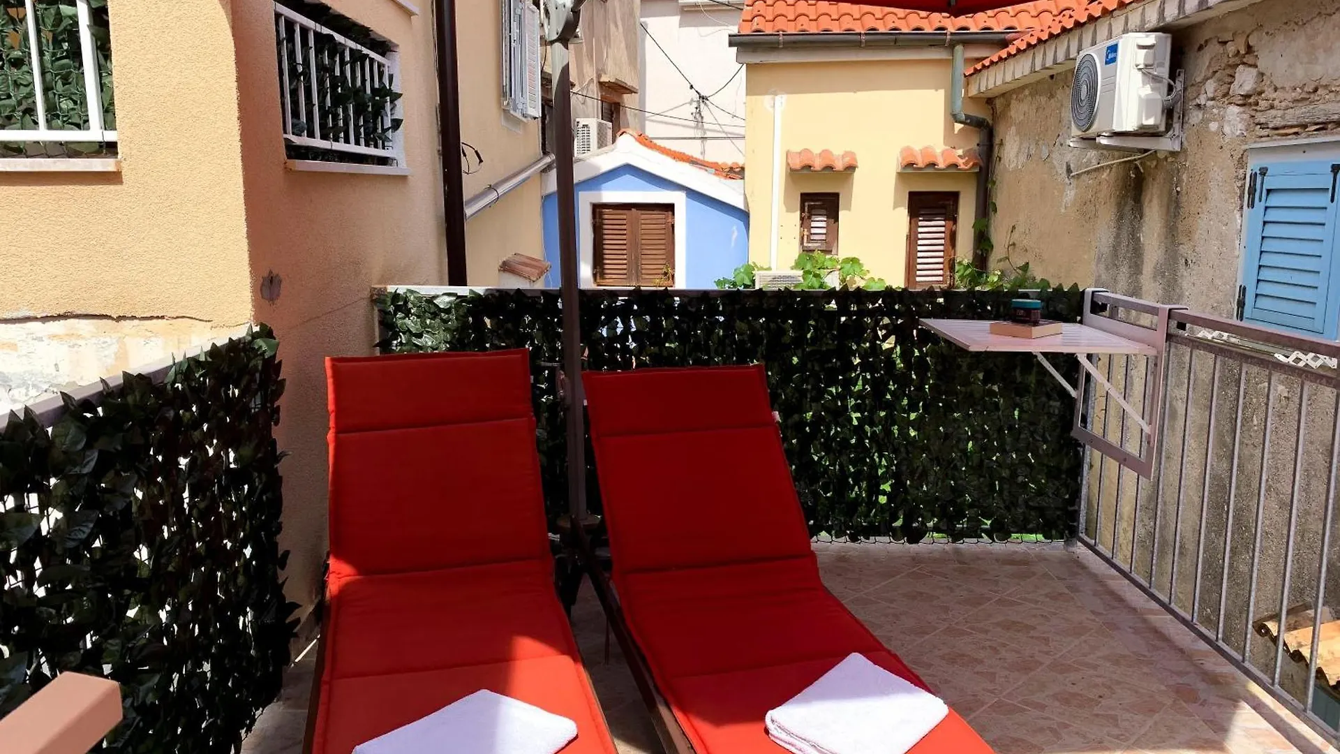 Apartments Padre Holiday House Baska   Baska (Krk)